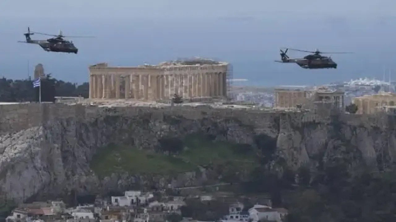 Foto - Türkiye'ye kafa tutan ülke alev aldı: Helikopter üssü cayır cayır yandı