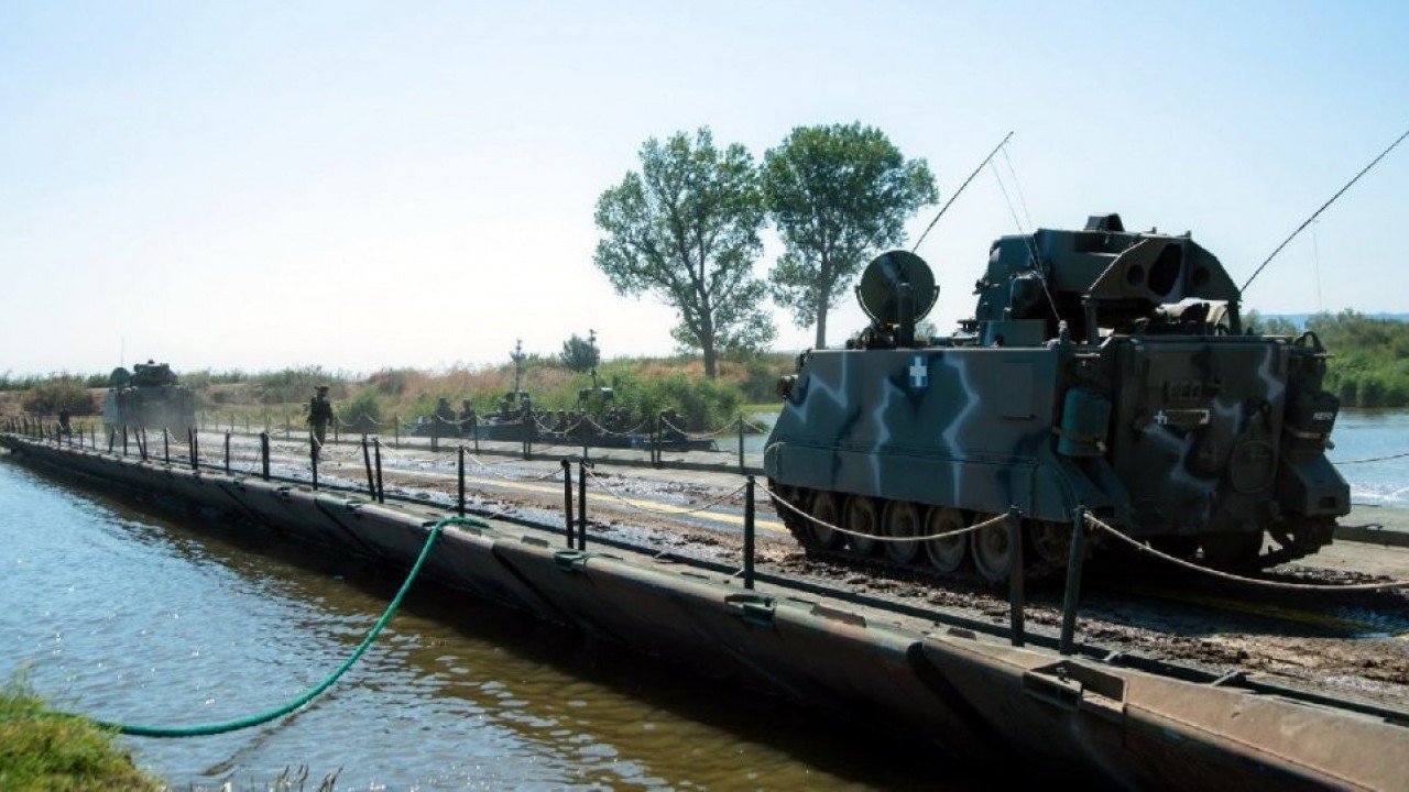 Foto - Türkiye'ye karşı acil durum ilan ettiler! Savaş tankları bölgede ilerlemeye başladı