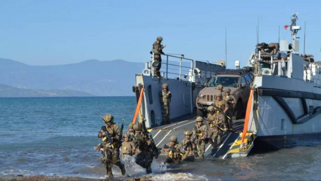 Foto - Türkiye'ye karşı acil durum ilan ettiler! Savaş tankları bölgede ilerlemeye başladı