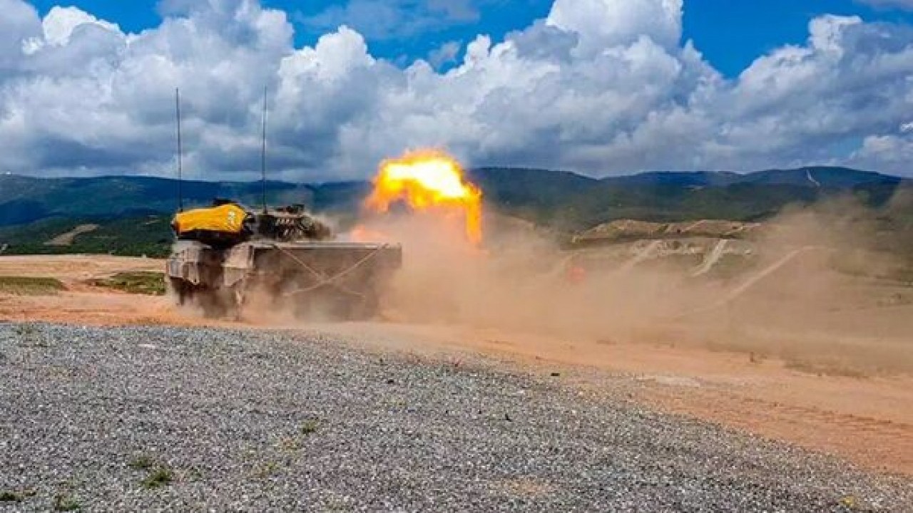 Foto - Türkiye'ye karşı acil durum ilan ettiler! Savaş tankları bölgede ilerlemeye başladı