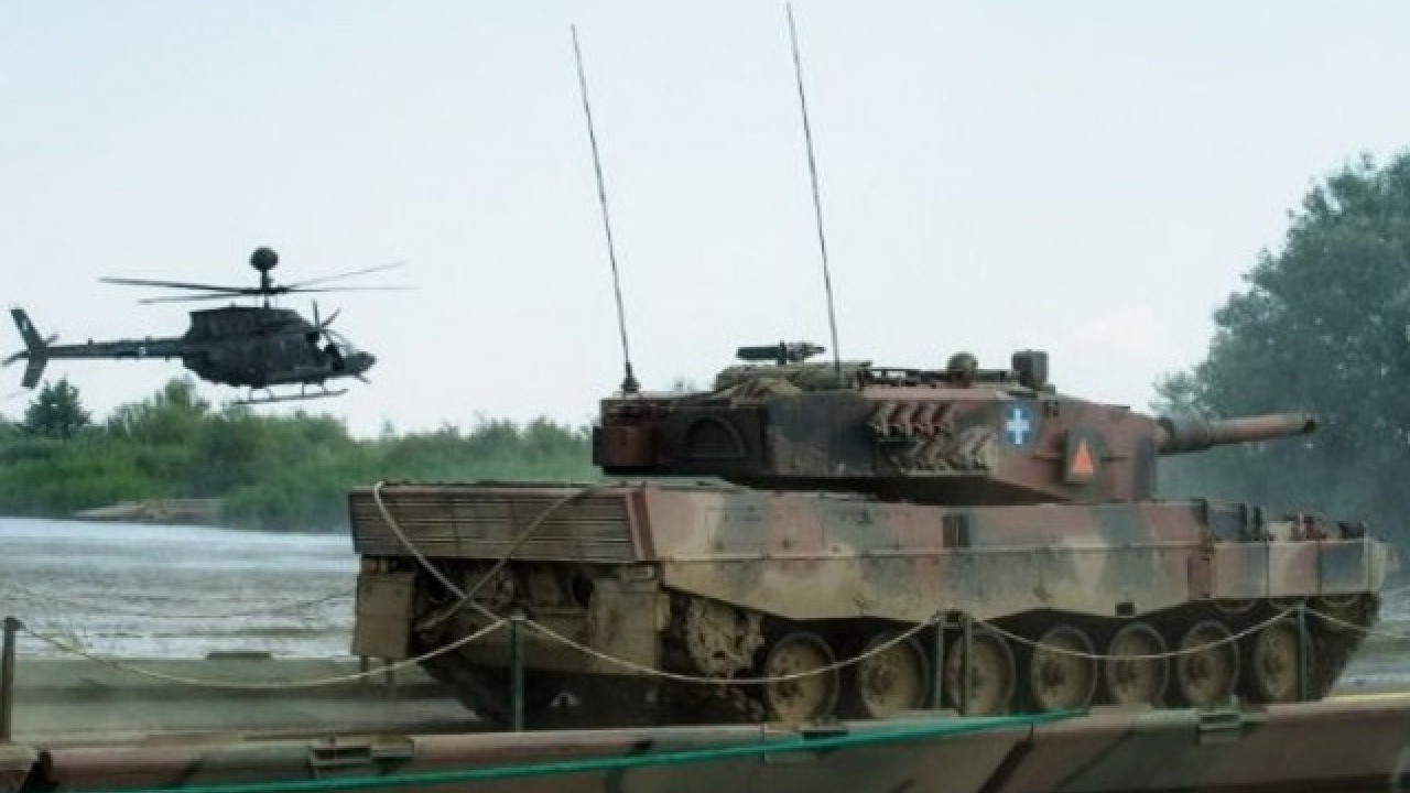 Foto - Türkiye'ye karşı acil durum ilan ettiler! Savaş tankları bölgede ilerlemeye başladı