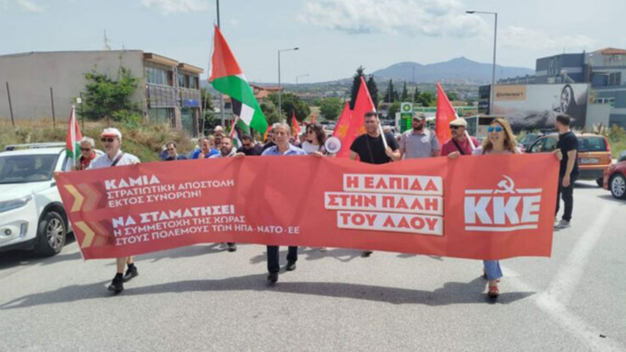 Foto - Türkiye'ye karşı deli gibi silahlanan ülkede halk ayaklandı: Savaş tankerini engellediler