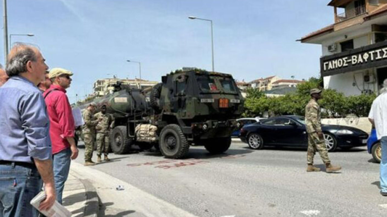 Türkiye'ye karşı deli gibi silahlanan ülkede halk ayaklandı: Savaş tankerini engellediler