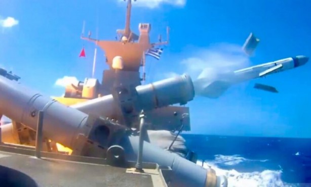 Foto - Türkiye'ye karşı hamle! Savaş gemileri yola çıktı, füzeler ateşlenip uçaklar ve helikopterler havalandı