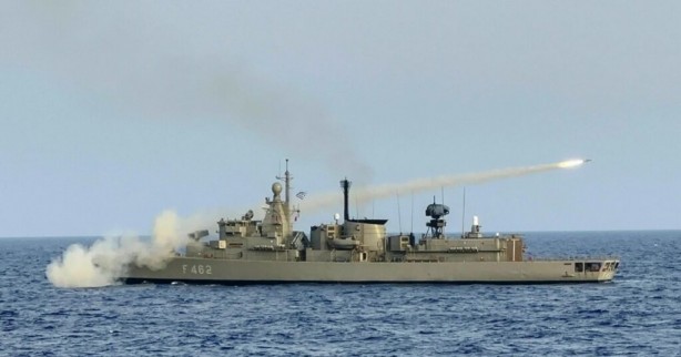 Foto - Türkiye'ye karşı hamle! Savaş gemileri yola çıktı, füzeler ateşlenip uçaklar ve helikopterler havalandı