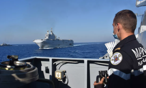 Foto - Türkiye'ye karşı hamle! Savaş gemileri yola çıktı, füzeler ateşlenip uçaklar ve helikopterler havalandı