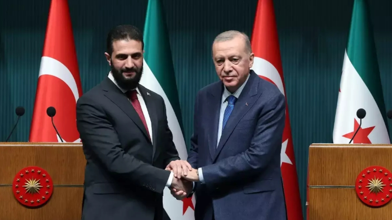 Foto - "Türkiye’ye karşı mesafeli" denilen Ahmed Şara’dan herkesi ters köşe yapan hamle! Bu da mı gol değil acaba