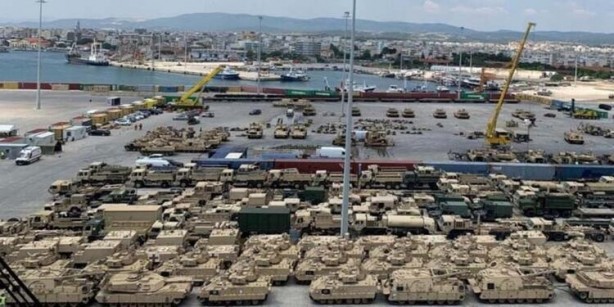 Foto - Türkiye’ye karşı provokasyon! Savaş gemisinde skandal! Bakın ne yaptılar