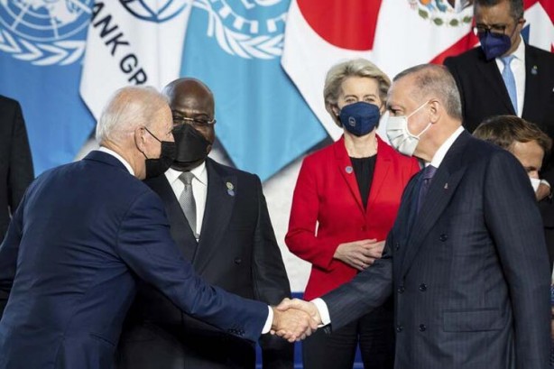 Foto - Türkiye’ye karşı provokasyon! Savaş gemisinde skandal! Bakın ne yaptılar