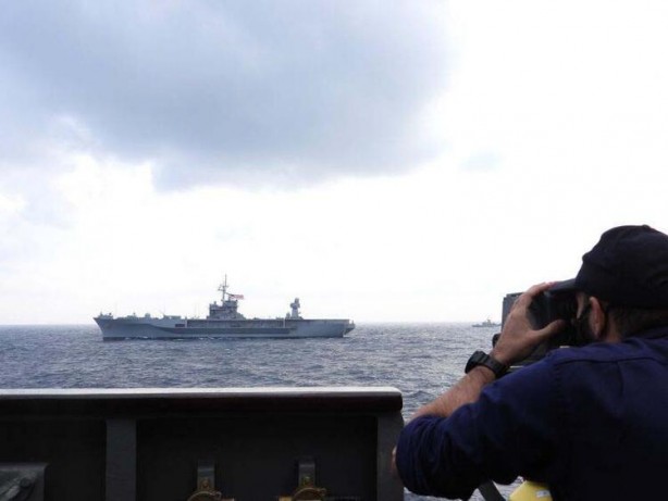Foto - Türkiye’ye karşı provokasyon! Savaş gemisinde skandal! Bakın ne yaptılar