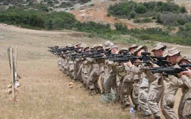Foto - Türkiye’ye karşı provokasyon! Savaş gemisinde skandal! Bakın ne yaptılar