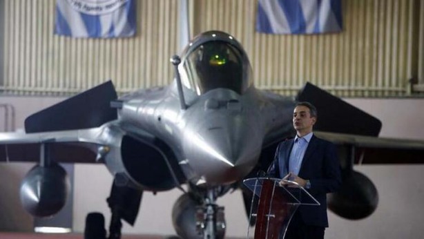Foto - Türkiye’ye karşı provokasyon! Savaş gemisinde skandal! Bakın ne yaptılar