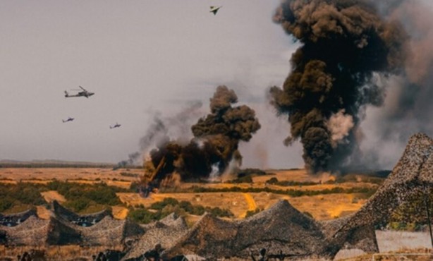 Türkiye'ye karşı savaş uçakları, helikopterler havalandı! Tanklar yürümeye başladı