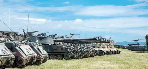 Foto - Türkiye'ye karşı savaş uçakları, helikopterler havalandı! Tanklar yürümeye başladı