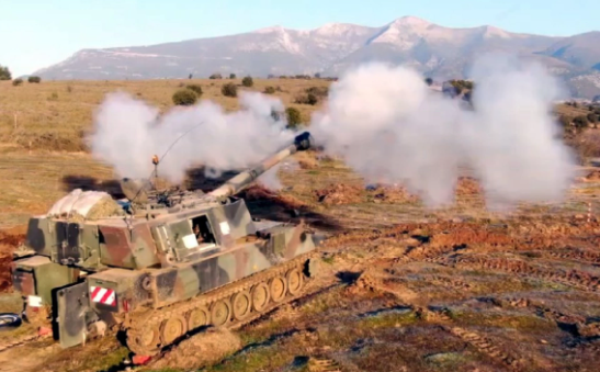 Foto - Türkiye'ye karşı savaş uçakları, helikopterler havalandı! Tanklar yürümeye başladı