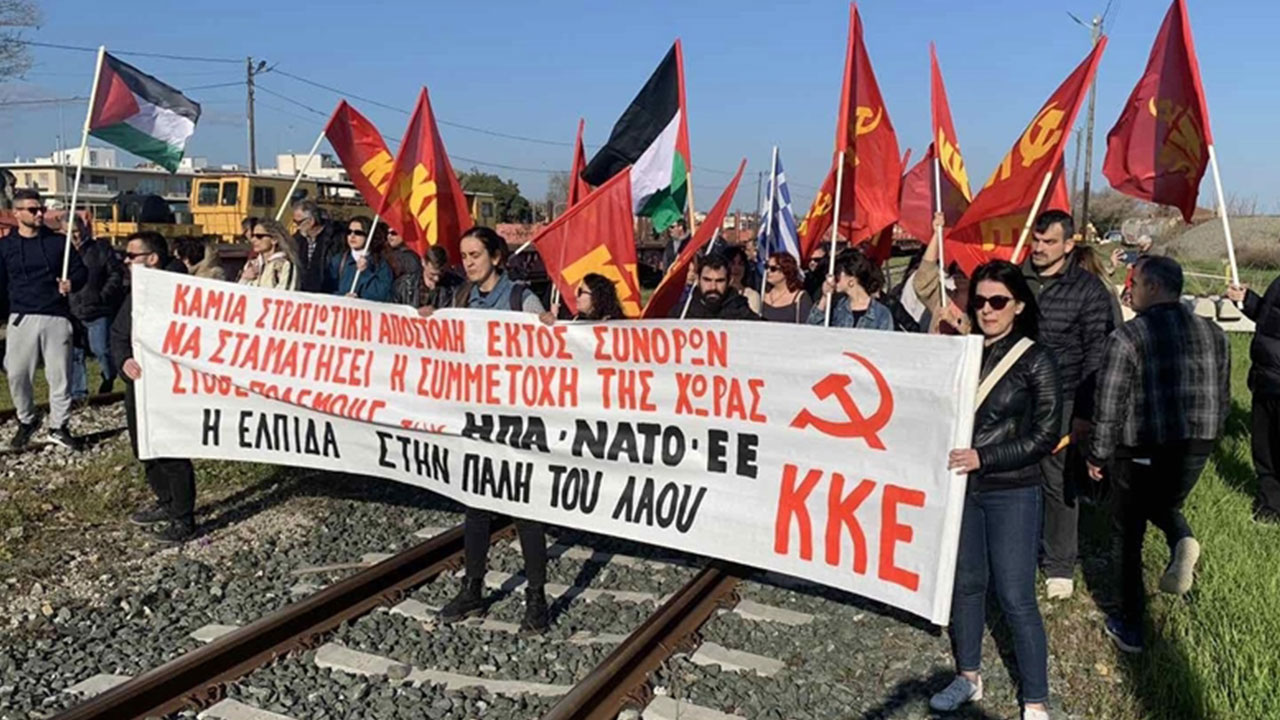 Foto - Türkiye'ye karşı uçaklar, gemiler, füzeler alıyorlardı! Halk ayaklandı: O gemiyi oraya göndermeyin