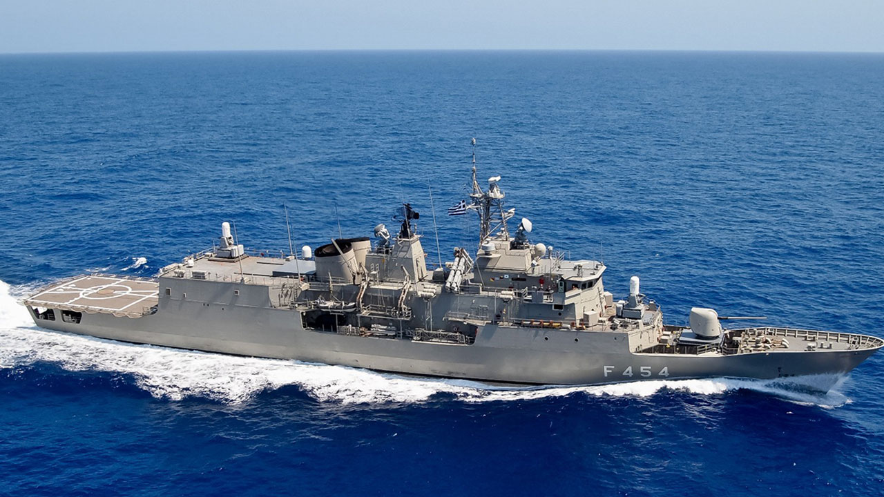 Foto - Türkiye'ye karşı uçaklar, gemiler, füzeler alıyorlardı! Halk ayaklandı: O gemiyi oraya göndermeyin