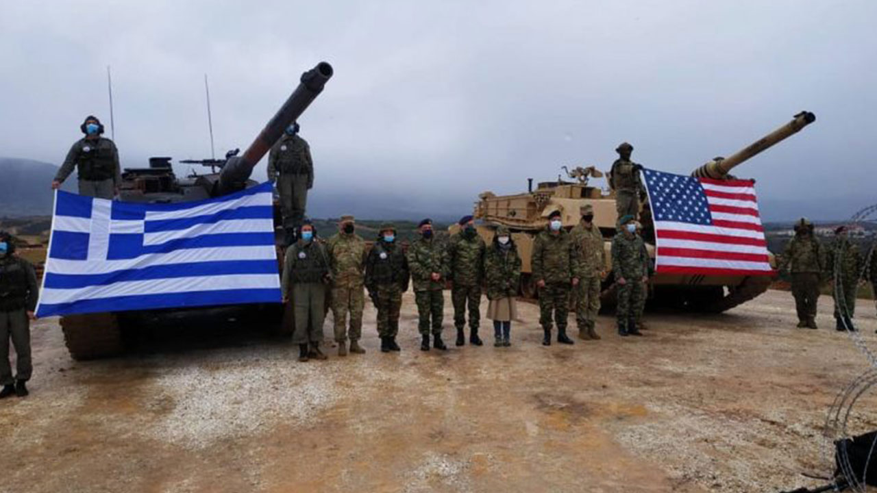 Foto - Türkiye'ye karşı uçaklar, gemiler, füzeler alıyorlardı! Halk ayaklandı: O gemiyi oraya göndermeyin