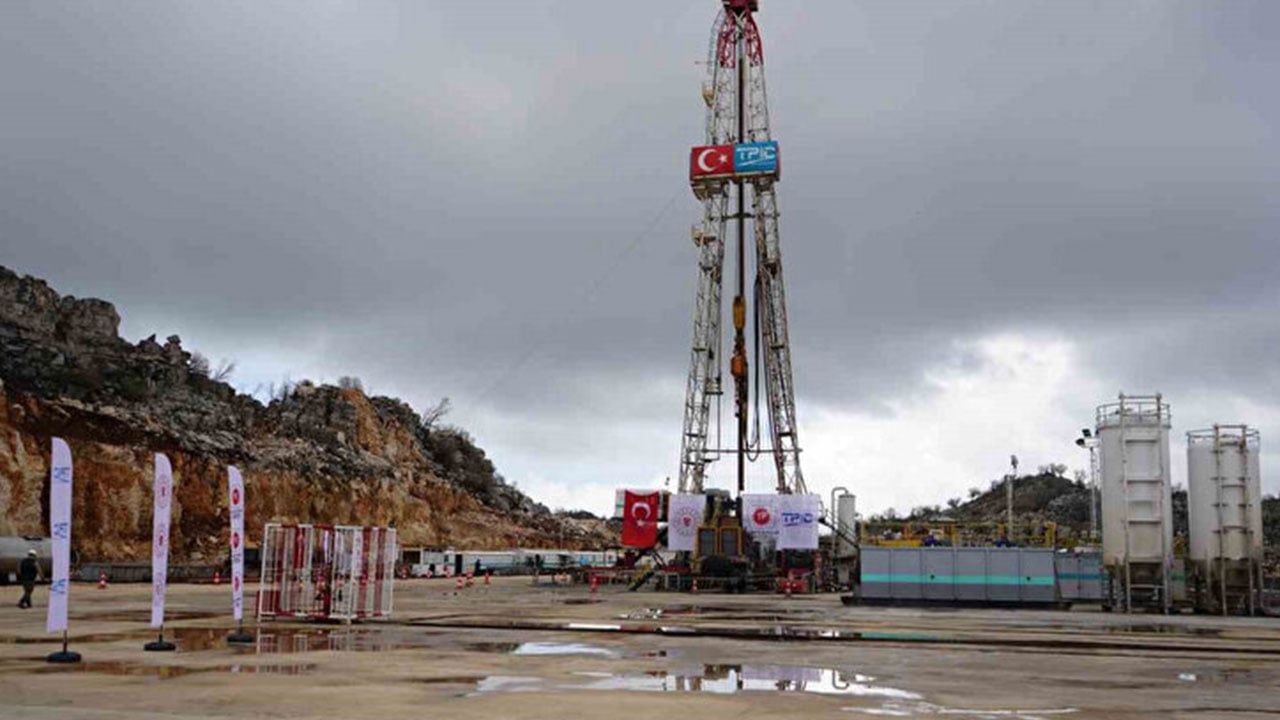 Foto - Türkiye'ye müjdeyi verdi: Orada nereyi kazsak petrol çıkıyor