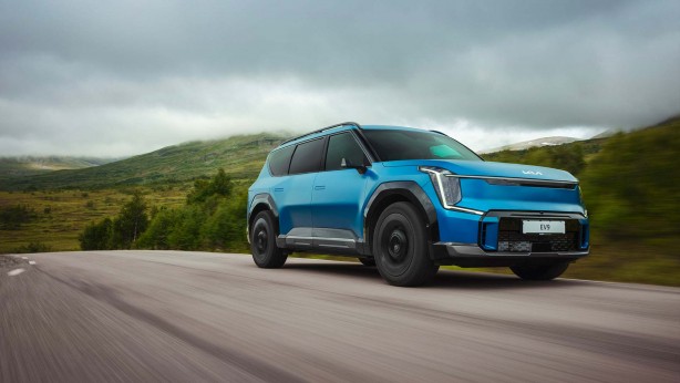 Foto - Türkiye’ye ne zaman gelecek? Kia’nın amiral gemisi konumunda bulunan EV9 modeli ödüllere doymuyor! O model Yılın Aile Otomobili’ seçildi!