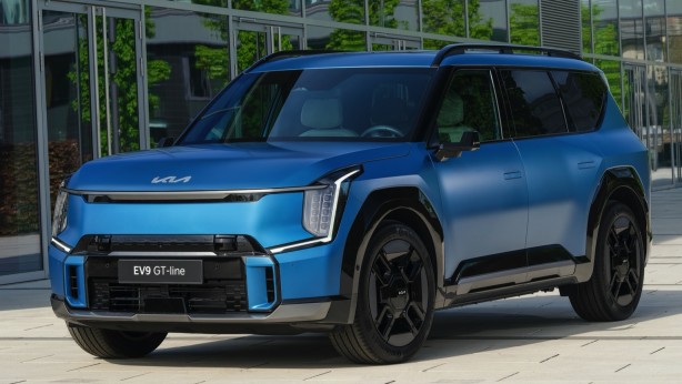 Foto - Türkiye’ye ne zaman gelecek? Kia’nın amiral gemisi konumunda bulunan EV9 modeli ödüllere doymuyor! O model Yılın Aile Otomobili’ seçildi!