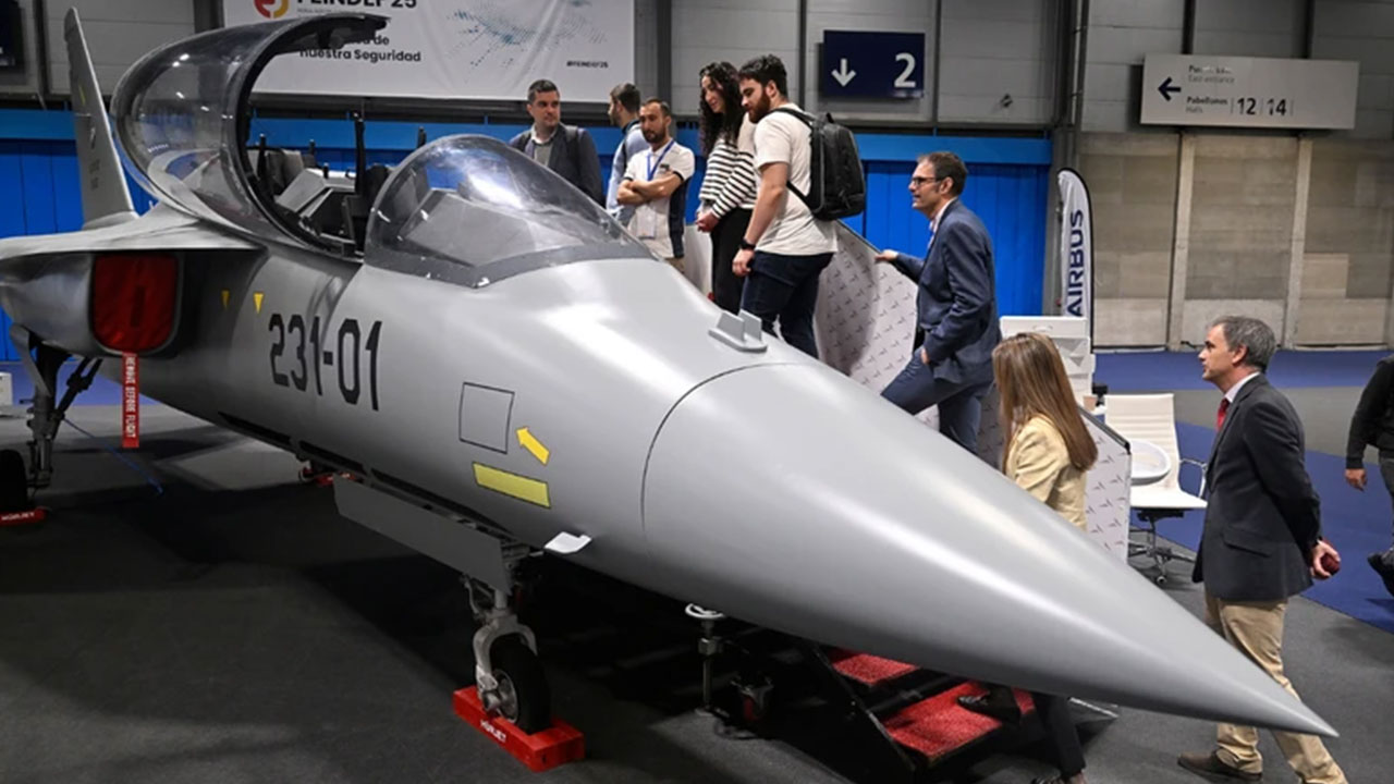 Türkiye'ye o taarruz uçağından büyük bir müjde gelecek: Yetkili isim 'Bugün yarın verilir' diyerek duyurdu