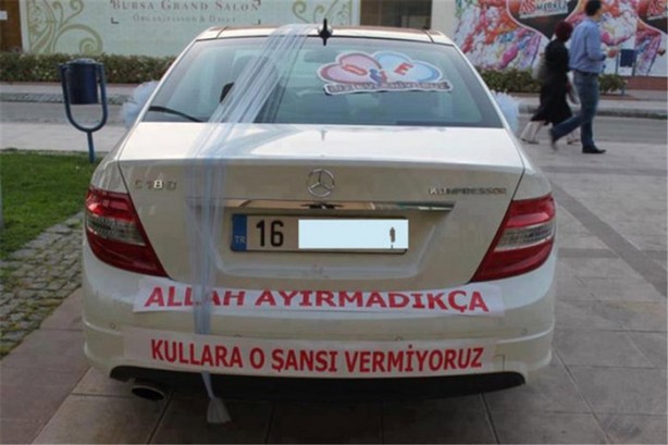 Foto - Türkiye'ye özgü araba arkası yazıları