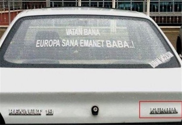 Foto - Türkiye'ye özgü araba arkası yazıları