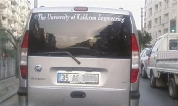 Foto - Türkiye'ye özgü araba arkası yazıları