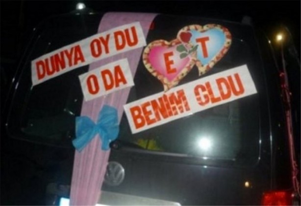 Foto - Türkiye'ye özgü araba arkası yazıları