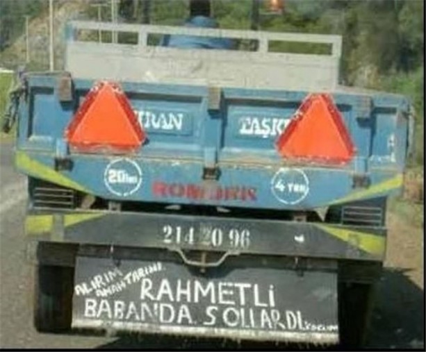 Foto - Türkiye'ye özgü araba arkası yazıları