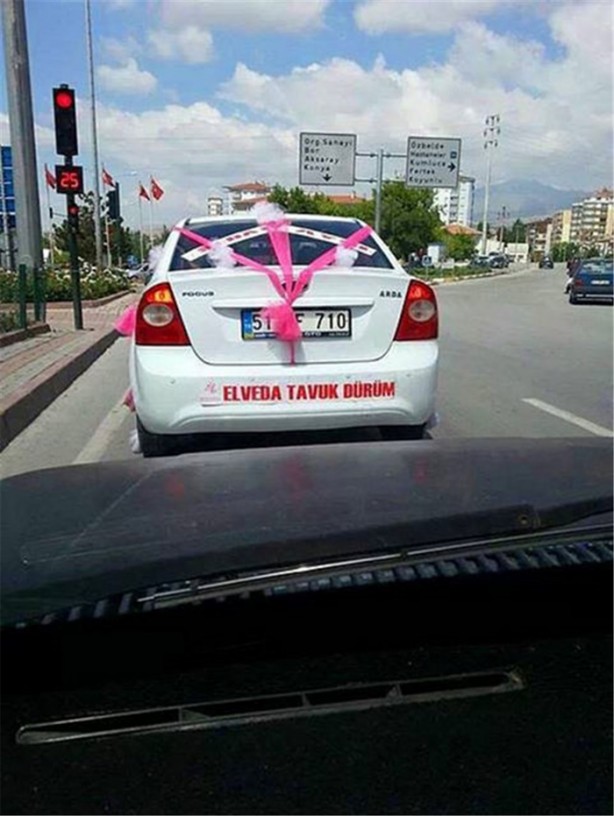 Foto - Türkiye'ye özgü araba arkası yazıları