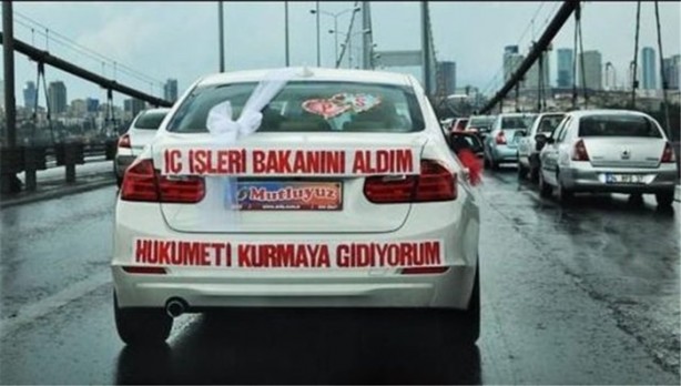 Foto - Türkiye'ye özgü araba arkası yazıları