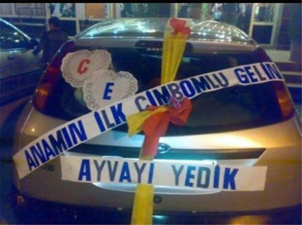 Foto - Türkiye'ye özgü araba arkası yazıları