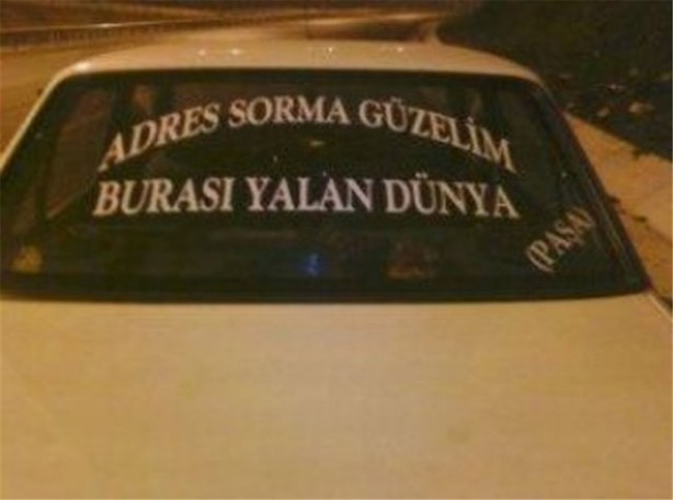 Foto - Türkiye'ye özgü araba arkası yazıları