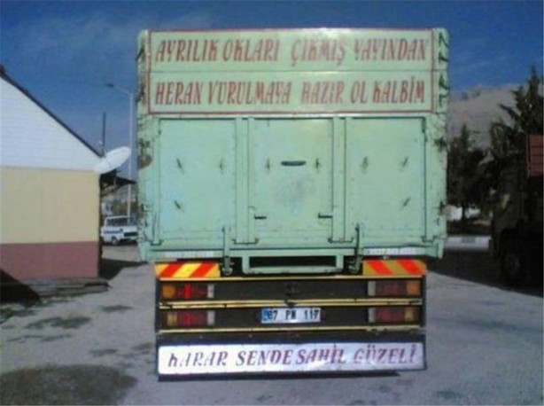 Foto - Türkiye'ye özgü araba arkası yazıları