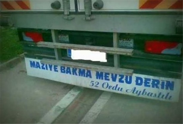 Foto - Türkiye'ye özgü araba arkası yazıları
