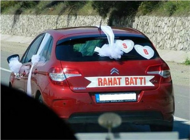 Foto - Türkiye'ye özgü araba arkası yazıları