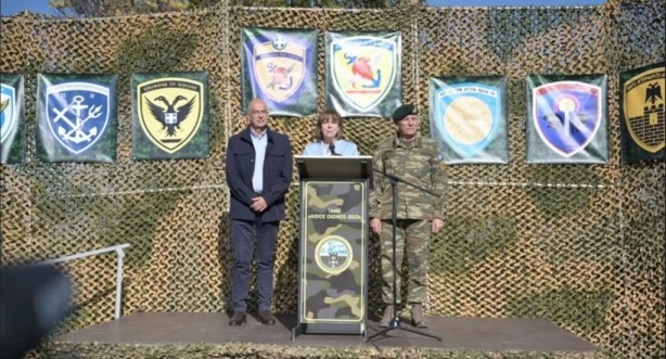 Foto - Türkiye'ye sadece 8 km mesafede tanklar harekete geçti! Uçaklar vurmaya başladı, helikopterler havalandı