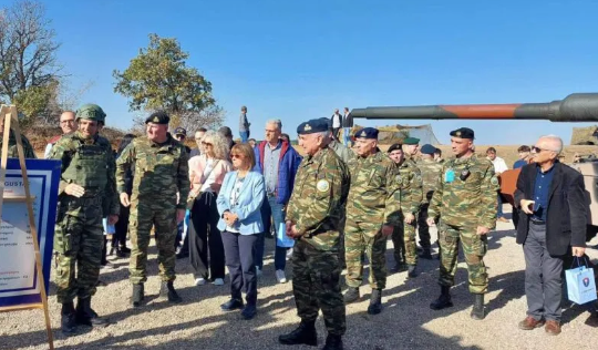 Foto - Türkiye'ye sadece 8 km mesafede tanklar harekete geçti! Uçaklar vurmaya başladı, helikopterler havalandı