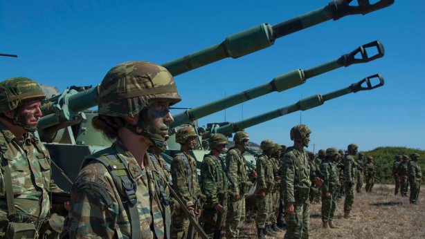 Foto - Türkiye'ye sadece 8 km mesafede tanklar harekete geçti! Uçaklar vurmaya başladı, helikopterler havalandı