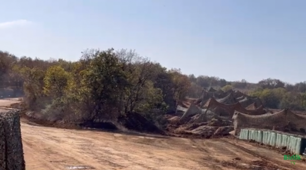 Foto - Türkiye'ye sadece 8 km mesafede tanklar harekete geçti! Uçaklar vurmaya başladı, helikopterler havalandı