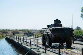 Foto - Türkiye'ye sadece 8 km mesafede tanklar harekete geçti! Uçaklar vurmaya başladı, helikopterler havalandı