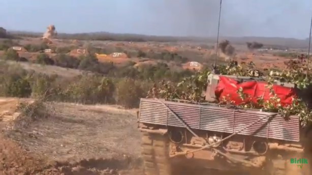 Foto - Türkiye'ye sadece 8 km mesafede tanklar harekete geçti! Uçaklar vurmaya başladı, helikopterler havalandı