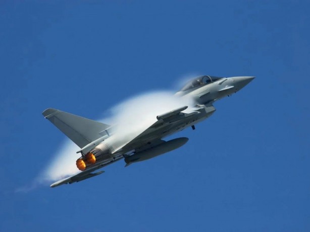 Foto - Türkiye'ye satılmayan Eurofighter savaş uçakları oraya konuşlandı! 