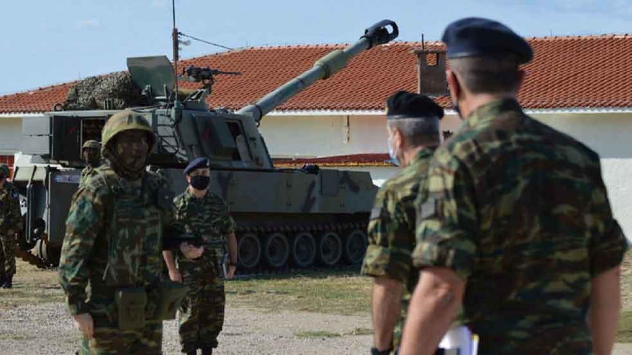 Türkiye'ye savaş açan ülkede askerler hükümete başkaldırdı! Binlercesi sokağa iniyor