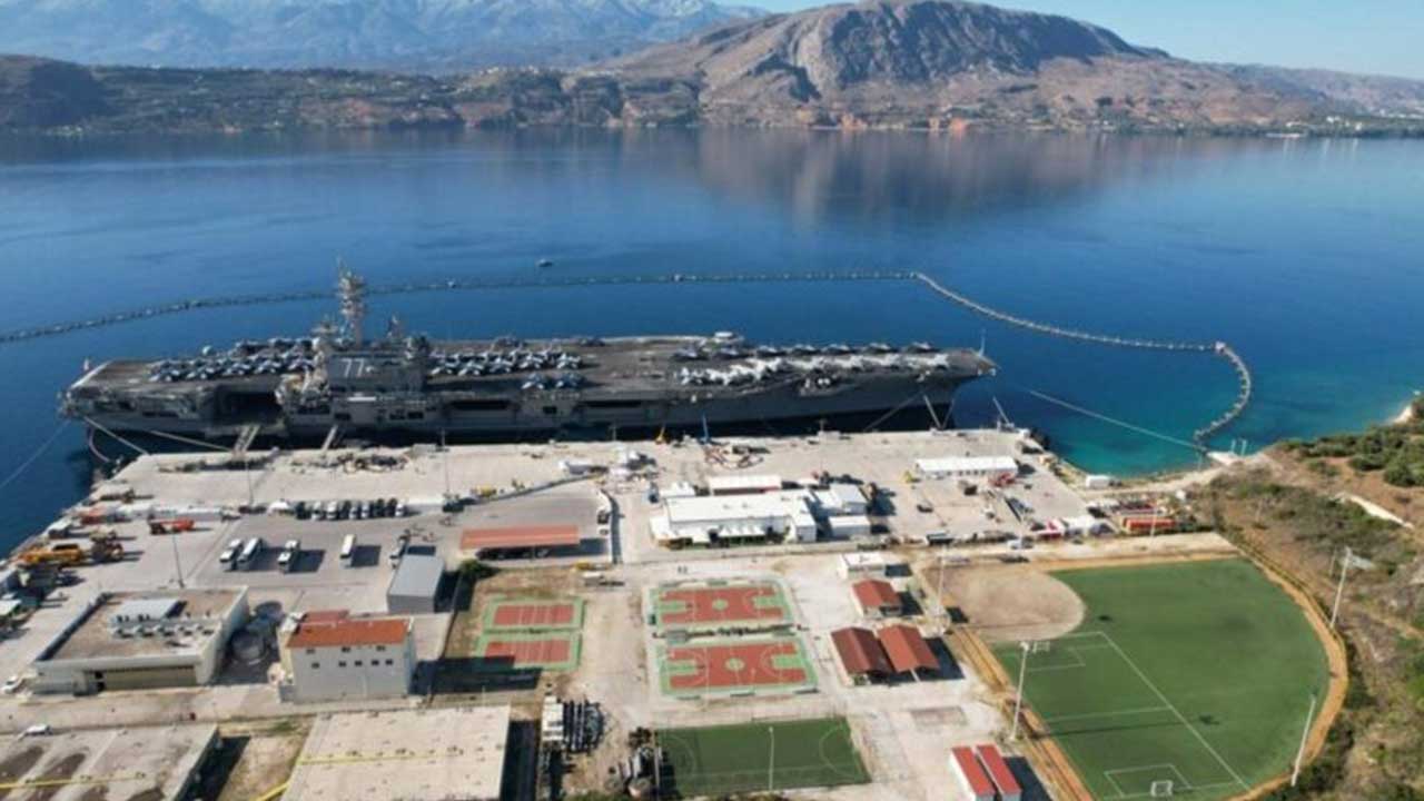 Türkiye'ye savaş açan ülkede hareketli saatler! Gemiler peş peşe yanaştı, uçakların biri inip biri kalkıyor