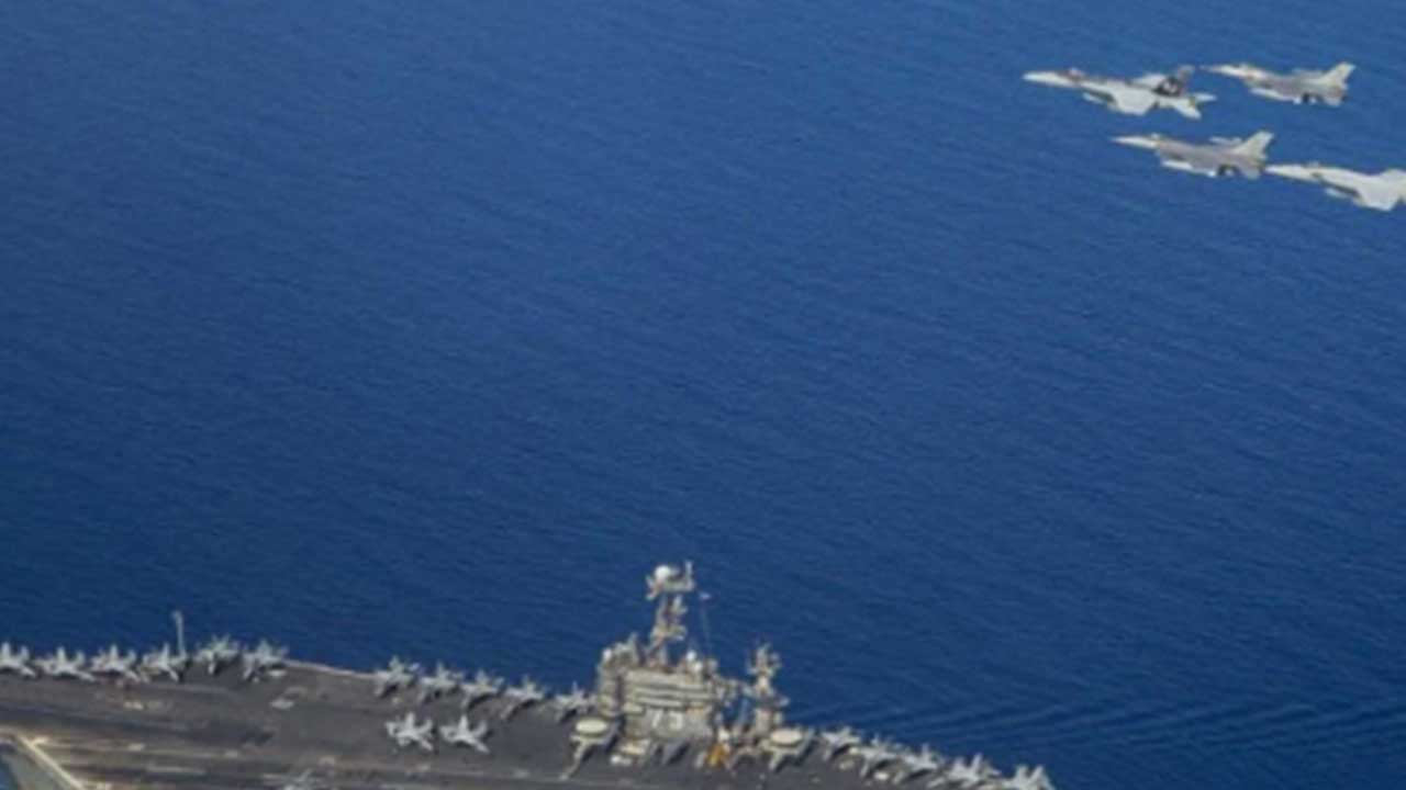 Foto - Türkiye'ye savaş açan ülkede hareketli saatler! Gemiler peş peşe yanaştı, uçakların biri inip biri kalkıyor