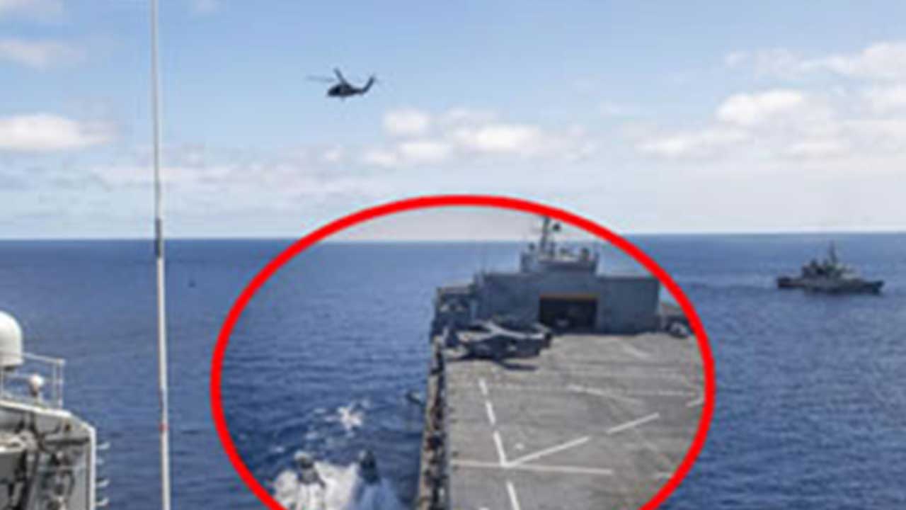 Foto - Türkiye'ye savaş açan ülkede hareketli saatler! Gemiler peş peşe yanaştı, uçakların biri inip biri kalkıyor