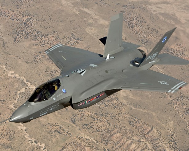 Foto - Türkiye'ye verilmeyen F-35'ler Yunanistan'da depreme neden oldu! F-35'lerin o defosu Atina'yı şok etti